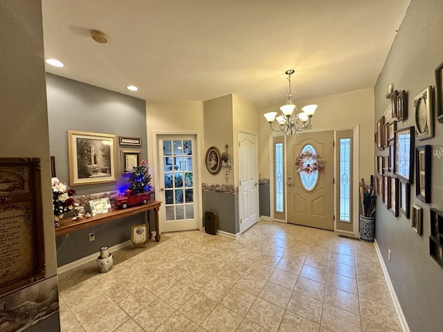 foyer featuring a notable chandelier and baseboards