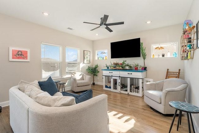 living area with visible vents, light wood finished floors, baseboards, recessed lighting, and ceiling fan