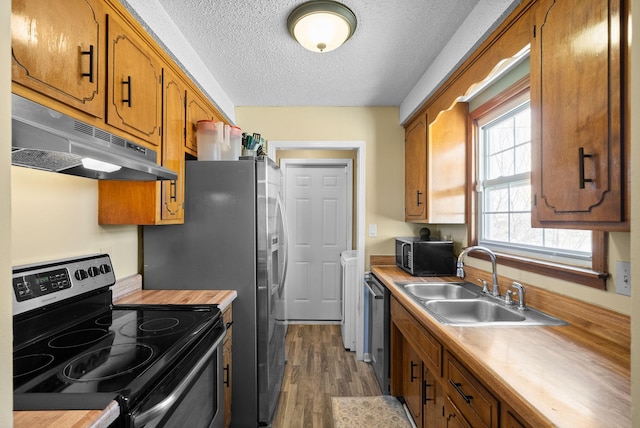 kitchen featuring dishwashing machine, stainless steel electric stove, a sink, under cabinet range hood, and black microwave