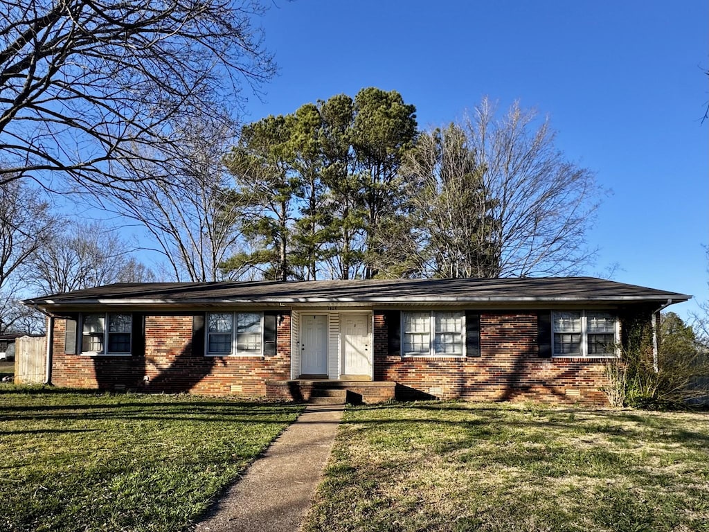 ranch-style house with crawl space, brick siding, and a front lawn