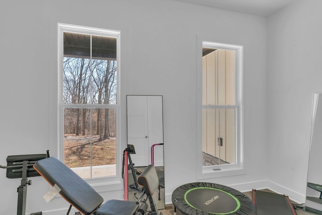 exercise room featuring baseboards