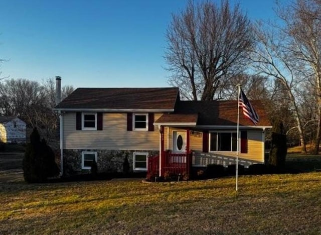 tri-level home with a front lawn