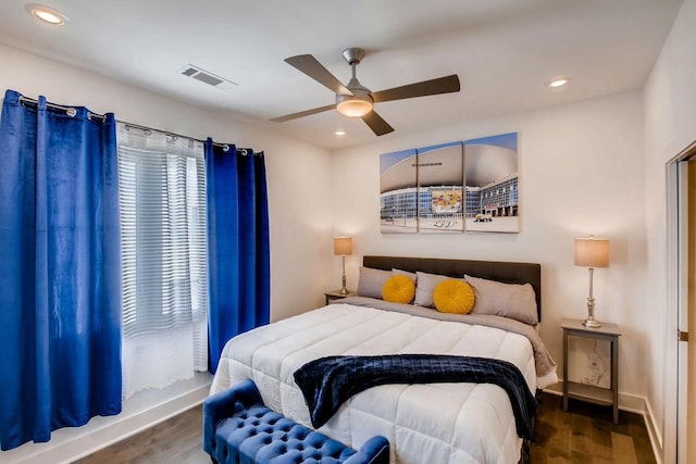 bedroom featuring a ceiling fan, wood finished floors, visible vents, baseboards, and recessed lighting