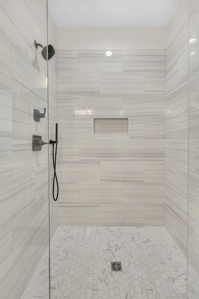 36 Wilson Ct, Ashland City, TN 37015 - full bathroom with a tile shower
