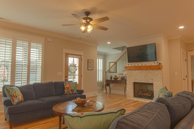 living area featuring recessed lighting, light wood-style floors, visible vents, and ornamental molding