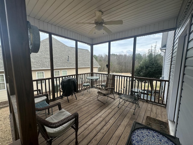 sunroom featuring a ceiling fan