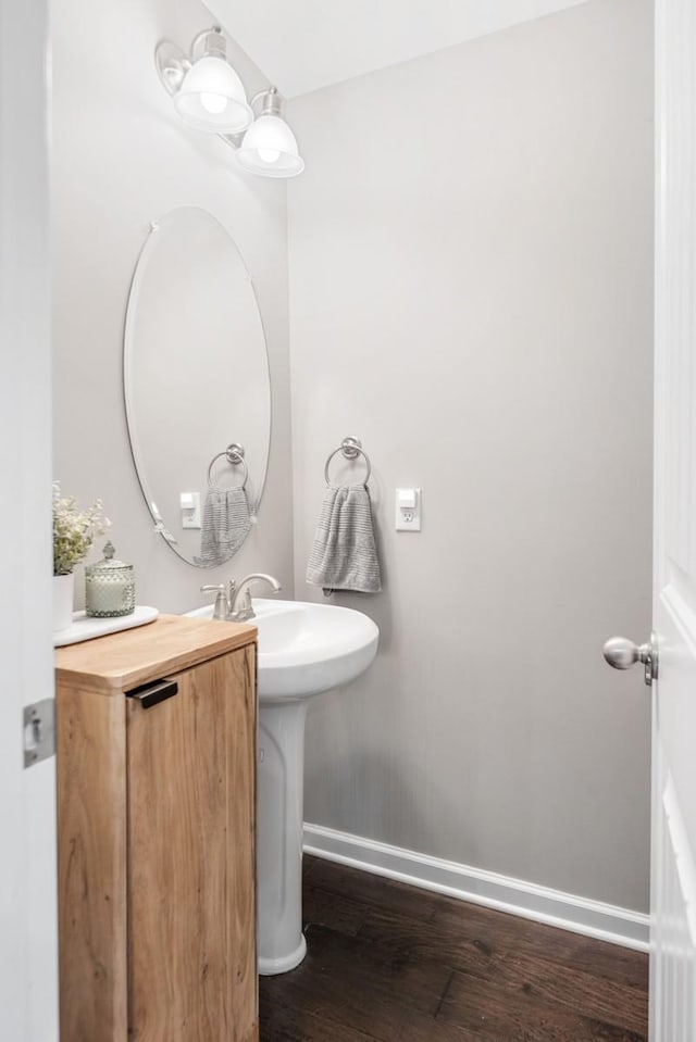 bathroom featuring wood finished floors and baseboards