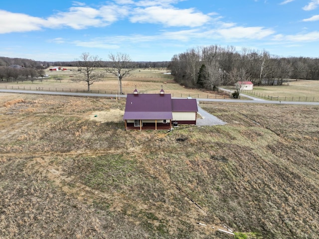 view of yard featuring a rural view