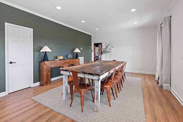 dining space featuring recessed lighting, baseboards, wood finished floors, and ornamental molding