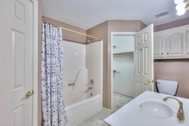 bathroom featuring visible vents, a textured ceiling, shower / tub combo, and toilet