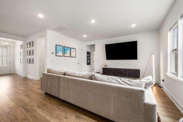 living room featuring recessed lighting, wood finished floors, and baseboards