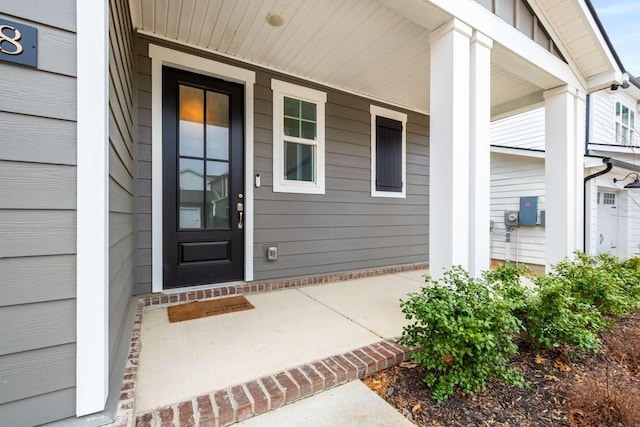 property entrance featuring a porch