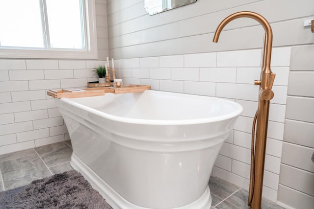 bathroom featuring tile walls