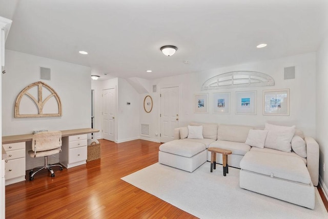 living room featuring recessed lighting, visible vents, baseboards, and wood finished floors