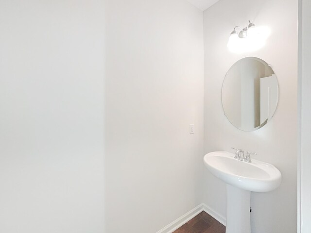 1036 Middleton Ln, Gallatin, TN 37066 - bathroom featuring baseboards and a sink