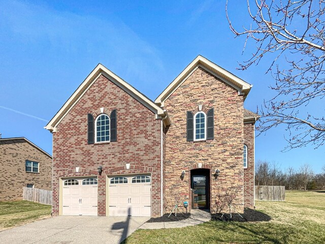 1036 Middleton Ln, Gallatin, TN 37066 - traditional-style house featuring a garage, driveway, a front yard, and fence