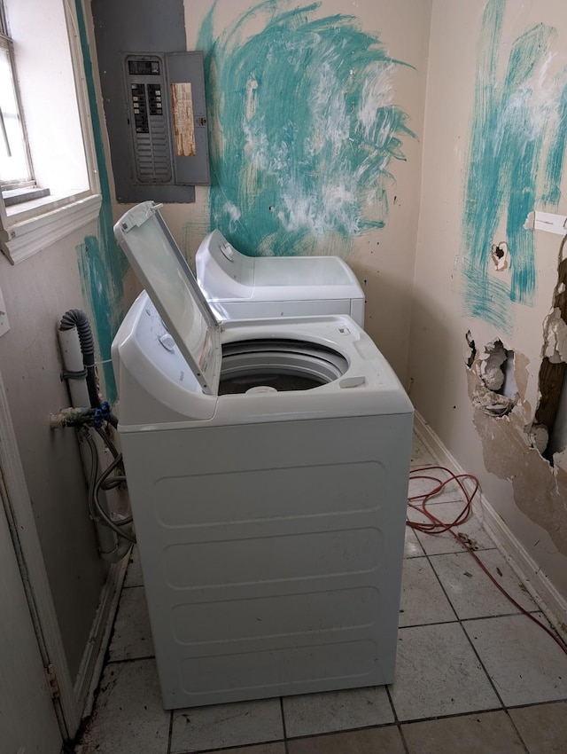 laundry area with electric panel, baseboards, independent washer and dryer, and laundry area