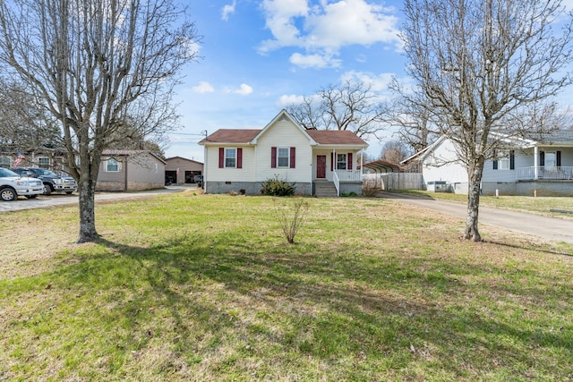 view of front of home featuring crawl space, a front lawn, and fence