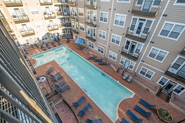 view of swimming pool