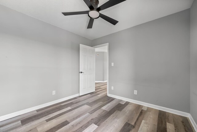 928 Red Bird Ln, Cumberland Furnace, TN 37051 - unfurnished room with wood finished floors, baseboards, and ceiling fan