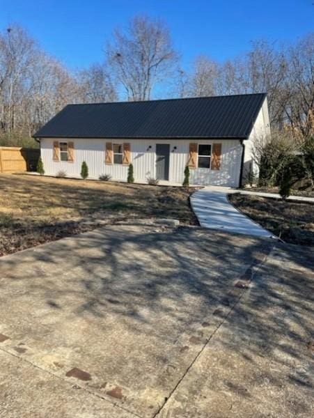 ranch-style house featuring metal roof