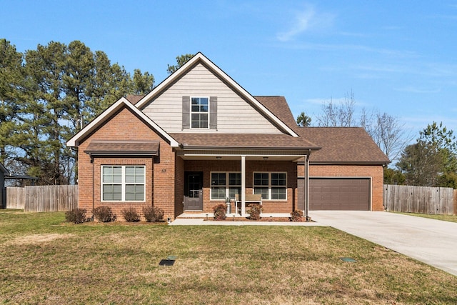 view of front of property featuring a front yard, fence, and covered porch