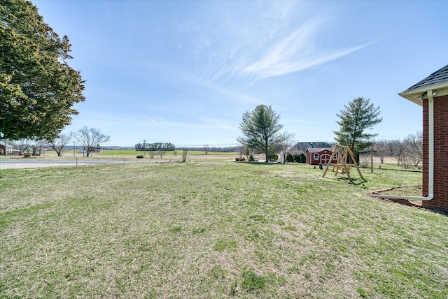 view of yard featuring a rural view