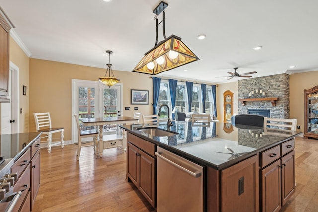 kitchen with stainless steel dishwasher, crown molding, light wood-style flooring, and a sink