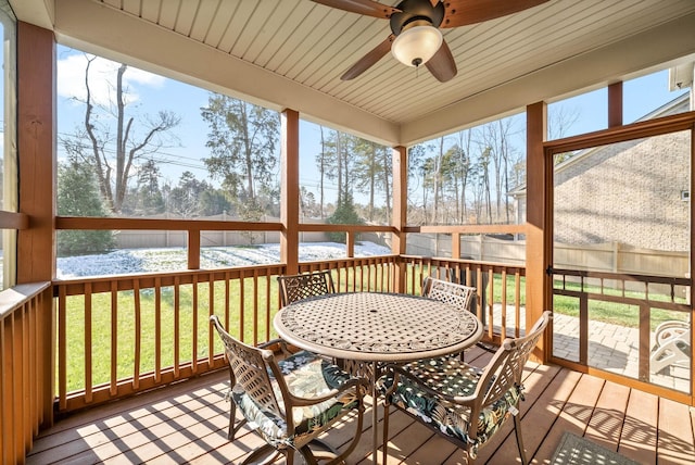 sunroom featuring ceiling fan