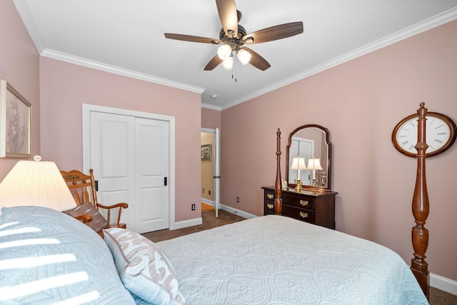 bedroom featuring a closet, carpet flooring, baseboards, and ornamental molding