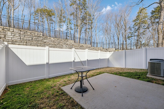 view of yard featuring a patio, central AC, and a fenced backyard