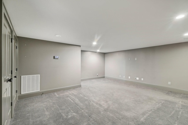 carpeted spare room featuring visible vents, recessed lighting, and baseboards