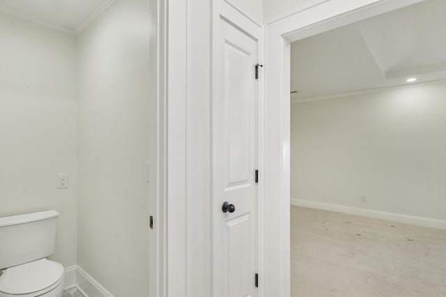 bathroom featuring toilet and baseboards