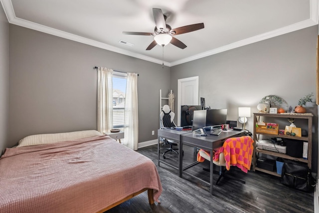 bedroom featuring a ceiling fan, wood finished floors, visible vents, baseboards, and crown molding