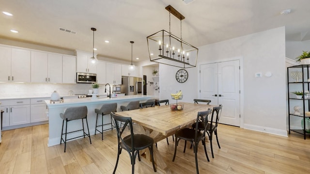 dining space with recessed lighting, visible vents, baseboards, and light wood-style flooring