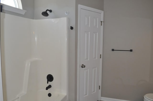 full bathroom with bathtub / shower combination and toilet