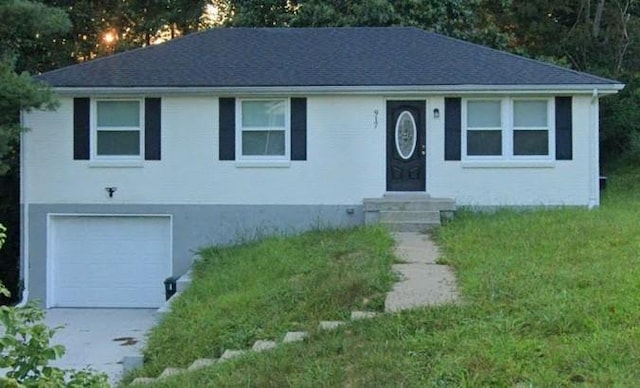 view of front of property featuring a garage, roof with shingles, a front lawn, and entry steps