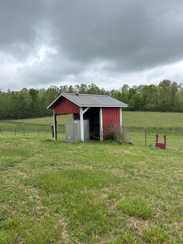 view of outdoor structure with an outdoor structure