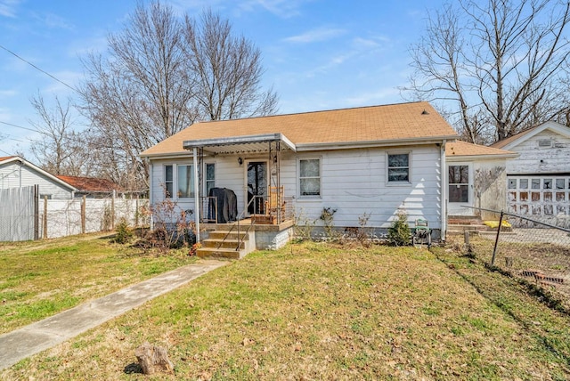 view of front of house featuring a front yard and fence