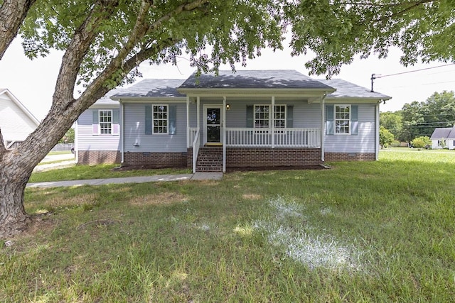 view of front of property with a porch, a front lawn, and crawl space