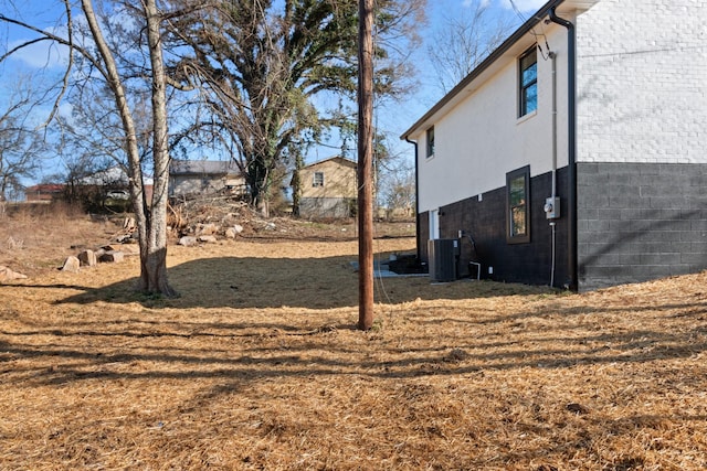 view of yard with cooling unit