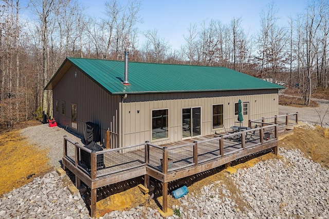 view of outbuilding with driveway