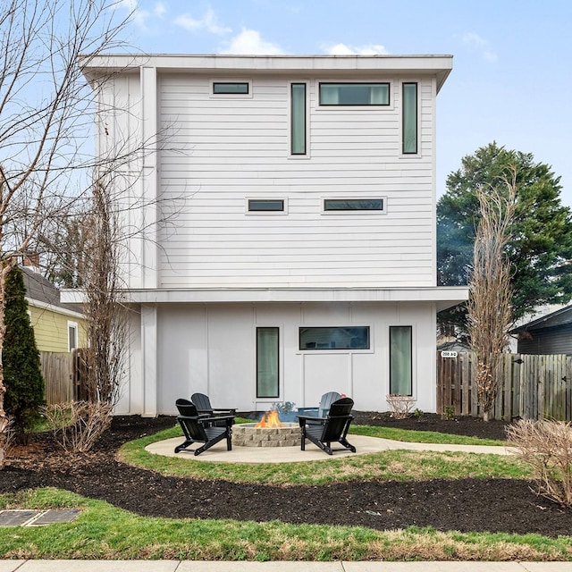 back of house featuring a patio area, fence, and an outdoor fire pit