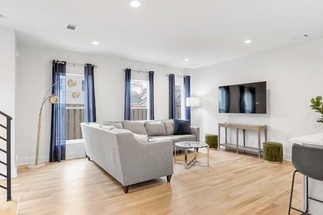 living room with visible vents, recessed lighting, baseboards, and light wood-style floors