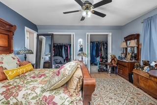 bedroom featuring ceiling fan