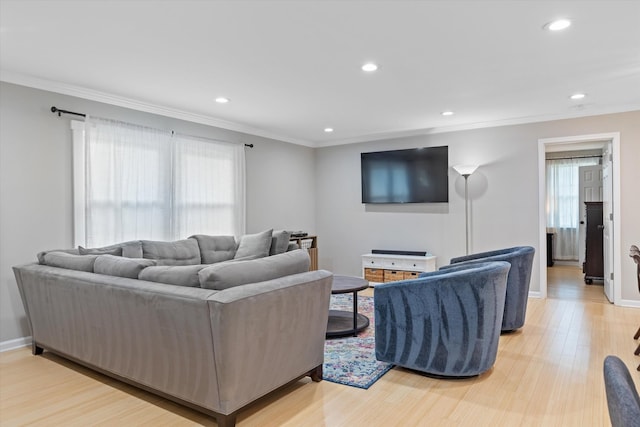 living area with crown molding, recessed lighting, light wood-style floors, and baseboards