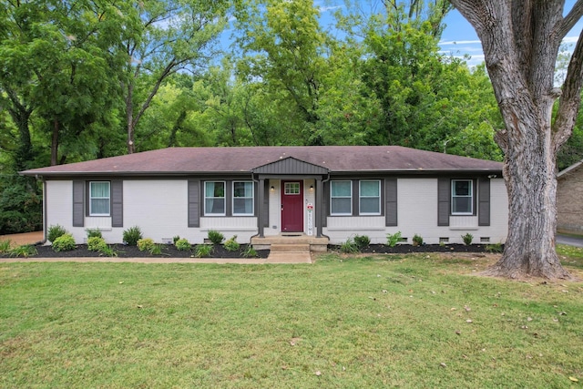 ranch-style house with crawl space, brick siding, and a front yard