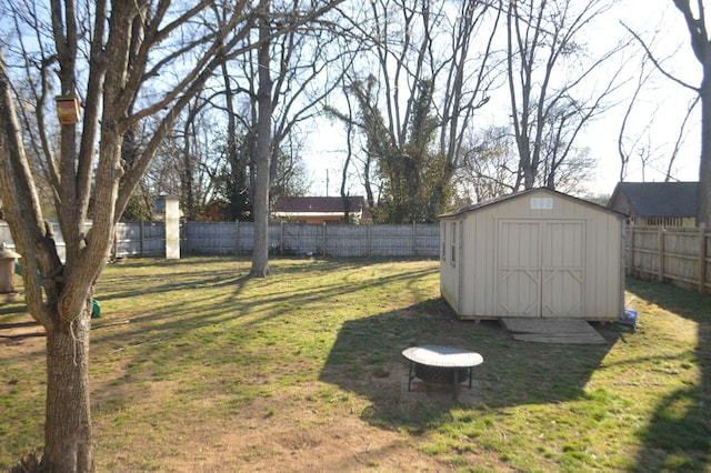 view of yard featuring a fenced backyard, an outdoor structure, and a shed