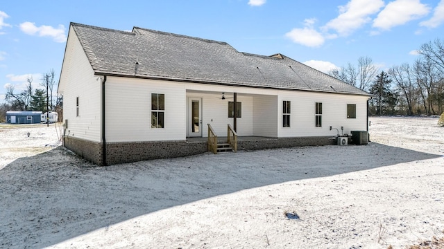 rear view of property featuring a shingled roof, a porch, cooling unit, and ceiling fan