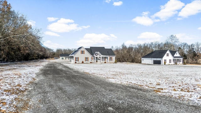 view of front of property featuring a detached garage